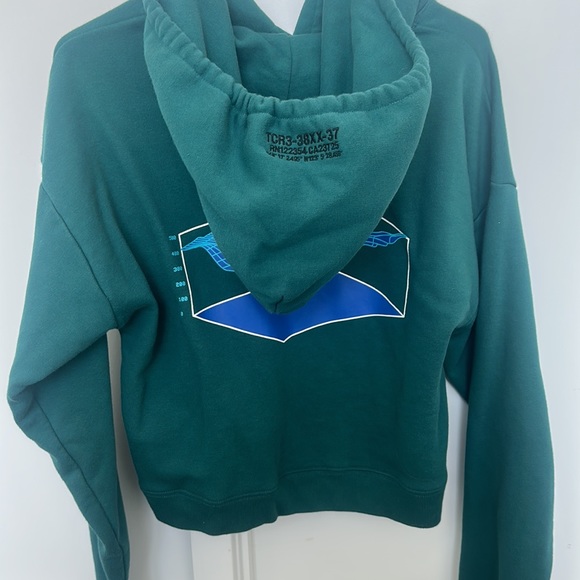 Aritzia TNA cropped hoodie - Picture 2 of 3